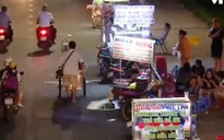 Hàng rong bủa vây Công viên Gia Định (TP.HCM)
