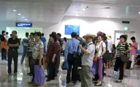 Khách nước ngoài sống ở sân bay Tân Sơn Nhất gần 2 tháng