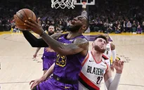 Lebron James tiếp tục vượt qua 1 huyền thoại