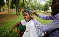 Nghề lấy ráy tai dạo ở Bangladesh có nguy cơ biến mất