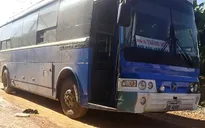 Trượt ngã khi lên xe, nữ sinh bị chính xe đưa đón cán chết