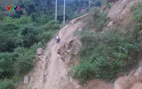 Lên điểm trường cùng giáo viên cắm bản