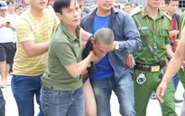 Người đàn ông nghi “ngáo đá” ném con từ tầng 3