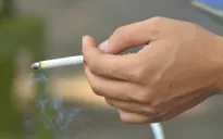 Nguy cơ mắc các bệnh về răng miệng ở người trẻ vì hút thuốc lá