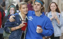 Vừa xa nhau, Hailey Baldwin đã mong gặp Justin Bieber vào Giáng sinh