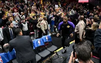 Lebron James được chào đón khi trở về Cleveland