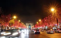 Paris (Pháp) thắp sáng đại lộ Champs Élysées chào Giáng sinh