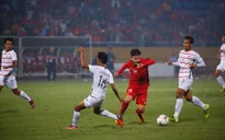 VIDEO: HLV Park Hang-seo "nhảy chồm chồm" vì Quang Hải bị phạm lỗi thô bạo
