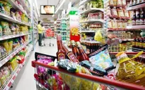 Giá xăng giảm mạnh, hàng tiêu dùng vẫn giữ giá