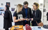 Choose Love - Cửa hàng đặc biệt tặng quà Giáng sinh cho người tị nạn