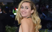 Sau thời gian nghỉ ngơi, Miley Cyrus bất ngờ trở lại đường đua âm nhạc