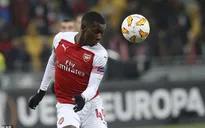 Sao trẻ Arsenal bị ném đá dữ dội vì... "ghen"