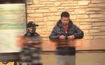 Triệu Lệ Dĩnh bị bắt gặp tới cửa hàng mẹ và bé