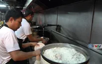 Đằng sau bữa ăn của ĐT Việt Nam tại Philippines