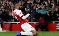 Lacazette xử lý tinh tế gỡ hòa cho Arsenal trước Liverpool