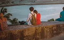 Park Bo Gum đẹp như soái ca, Song Hye Kyo u ám trong teaser phim mới