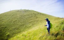 Những đồi cỏ xanh bạt ngàn trên cung đường trekking đẹp nhất Việt Nam
