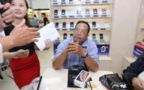 iPhone XS Max xách tay chạm sàn ngay khi hàng chính hãng lên kệ