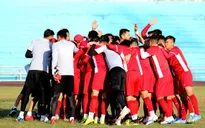 ĐT Việt Nam tập buổi đầu tiên tại Lào: Toàn đội lạc quan trước trận ra quân tại AFF Cup 2018