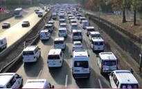 Pháp: Hàng trăm xe cứu thương gây tắc đường cao tốc