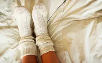Mang tất ướt đi ngủ đem đến những tác dụng bất ngờ