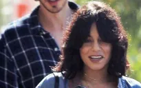 Fan của Vanessa Hudgens sốc với hình ảnh mới của thần tượng