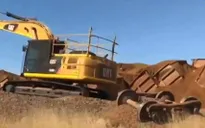 Australia: Tàu trật đường ray do không có người lái