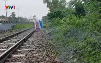 Dùng rọ đá gia cố sạt lở, thông tuyến đường sắt qua Đà Nẵng