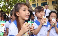 Sữa học đường Hà Nội: Giảm giá sữa có giảm chất lượng?
