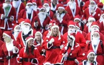 Hàng nghìn ông già Noel thi chạy gây quỹ
