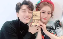 Chủ nhân hit "Người lạ ơi" nhận cúp MAMA
