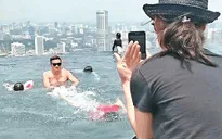 Người đàn ông bí ẩn của Trương Bá Chi là một tỷ phú người Trung Quốc?
