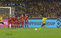 VIDEO: Safawi Rashid sút phạt hiểm hóc gỡ hòa 2-2