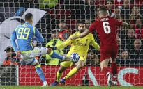 Lách qua khe cửa hẹp, Liverpool vượt qua vòng bảng Champions League