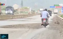 "Hố tử thần" chực chờ trên QL1, gây nguy hiểm cho người tham gia giao thông