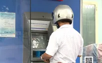 Nhiều cây ATM trục trặc dịp gần Tết, người dân TP.HCM bức xúc vì không rút được tiền
