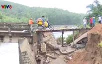 Sau mưa lũ, hệ thống giao thông Bình Định hư hỏng nghiêm trọng