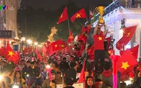 Cả nước một đêm không ngủ để chia vui cùng đội tuyển, ăn mừng chiến thắng AFF Cup