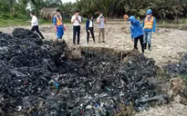 Lỏng lẻo quản lý, hàng nghìn tấn chất thải đổ ra môi trường