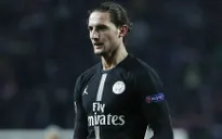 PSG cấm sao "đi đêm" với Barcelona vào phòng thay đồ CLB?