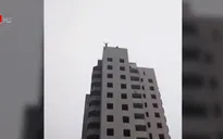 Ukraine: Thiếu niên 15 tuổi thiệt mạng vì nhảy dù tự chế