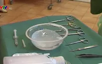 Cuộc sống đảo lộn do phẫu thuật nâng ngực