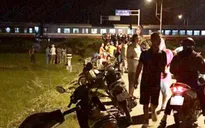 Ô tô vượt đường ngang bị tàu hỏa đâm tại Phú Yên