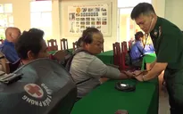 Tàu cá Việt Nam cứu 10 thuyền viên nước ngoài