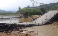 Yên Bái: Thi công sai thiết kế, cây cầu từ thiện sập xuống suối