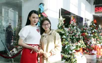 Quỳnh búp bê và My sói xinh lung linh bên hàng cây Noel