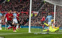 KẾT THÚC, Man Utd 3-1 Huddersfield Town: Niềm vui nối dài