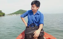 Cảm phục thầy giáo trẻ một mình “bám đảo” dạy chữ cho con em ngư dân