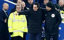 Dứt điểm vô tình, HLV Unai Emery sắp bị FA "sờ gáy"