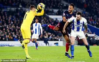 Hàng thủ hớ hênh, Arsenal nhọc nhằn chia điểm trên sân của Brighton
